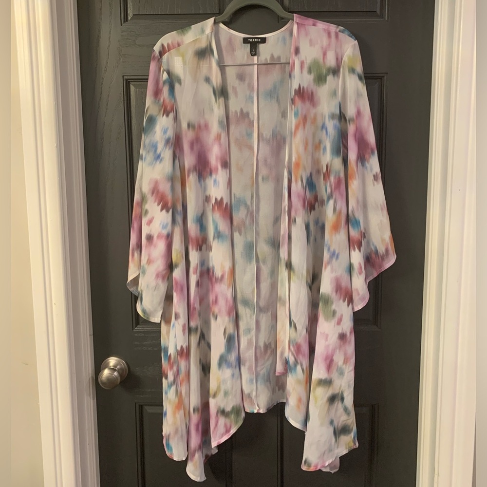 Torrid white multi colour kimono size 1, or 14/16